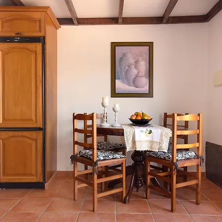 Casa Clara 1 Кониль